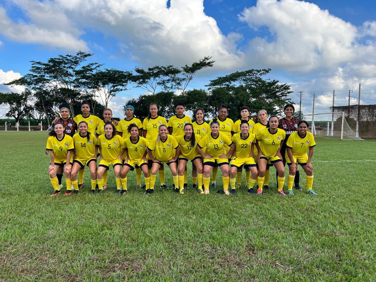 Foto para a postagem Guaraci é Campeã no futebol feminino 15+