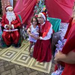 Papai Noel faz a alegria das crianças de Guaraci e Bentópolis